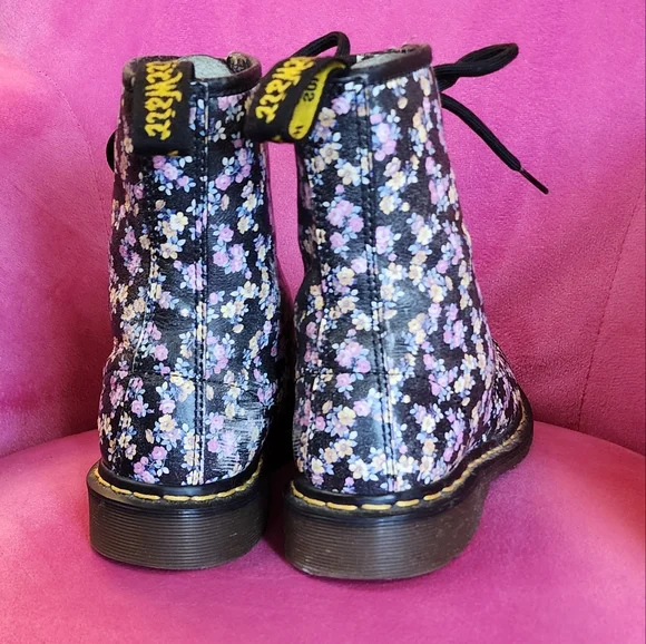 DR. MARTENS VINTAGE POINTED TOE BOOTS SZ 7 - Picture 4 of 15